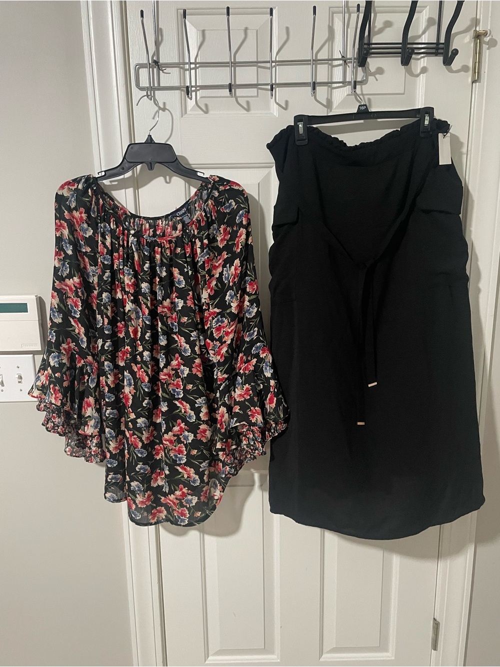 3x Blouse - Black with Red Floral chaps 3x Elizabeth & Nicole cargo skirt